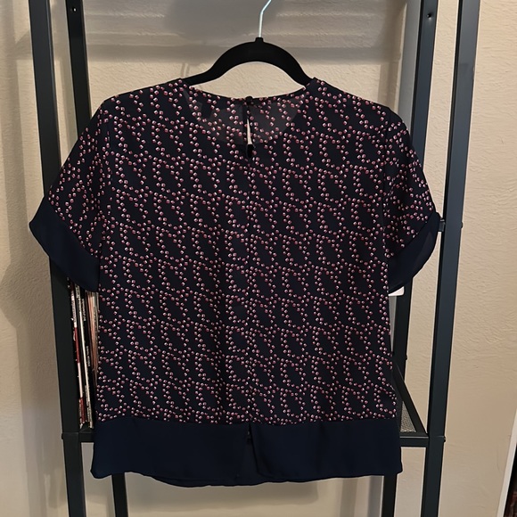NWOT Navy and Pink Banana Republic XS Blouse - Picture 2 of 4